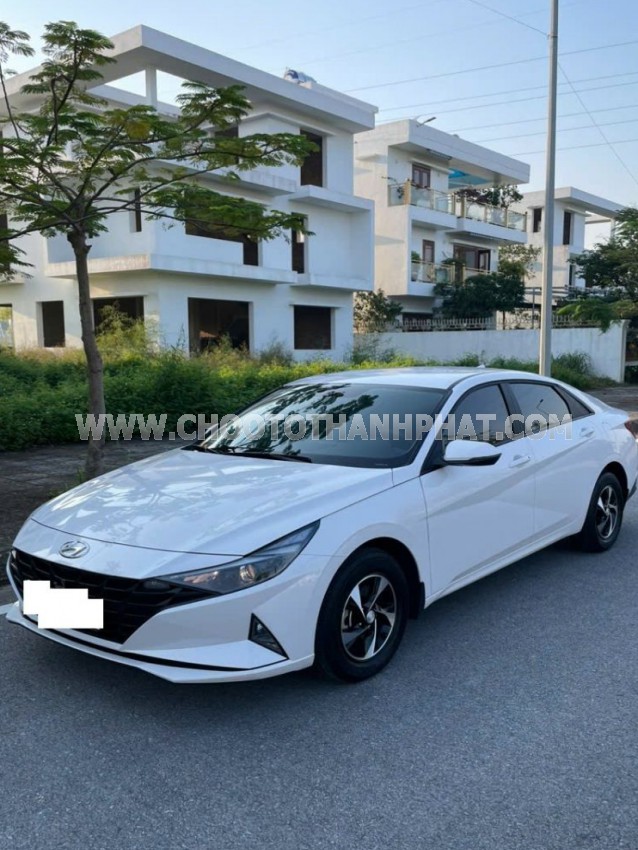 Hyundai Elantra 1.6 AT Tiêu chuẩn