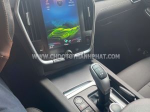 Xe VinFast Lux SA 2.0 Base 2.0 AT 2021