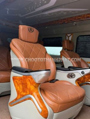 Xe Ford Transit Limousine 10S 2024