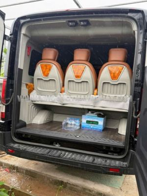 Xe Ford Transit Limousine 10S 2024