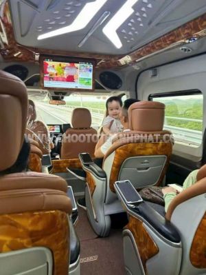 Xe Ford Transit Limousine 10S 2024