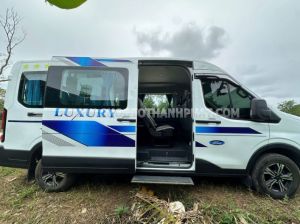 Xe Ford Transit Trend 2024