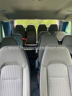 Xe Ford Transit Trend 2024