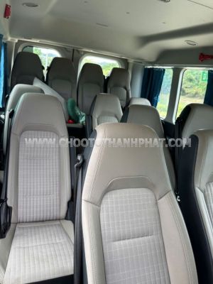Xe Ford Transit Trend 2024