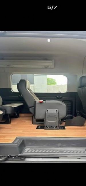 Xe Ford Transit Premium 2025