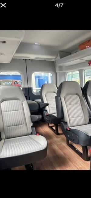 Xe Ford Transit Premium 2025