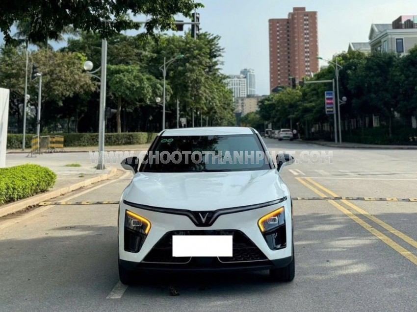 VinFast VF7 Eco 2025