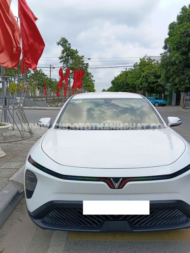 VinFast Limo Green AT