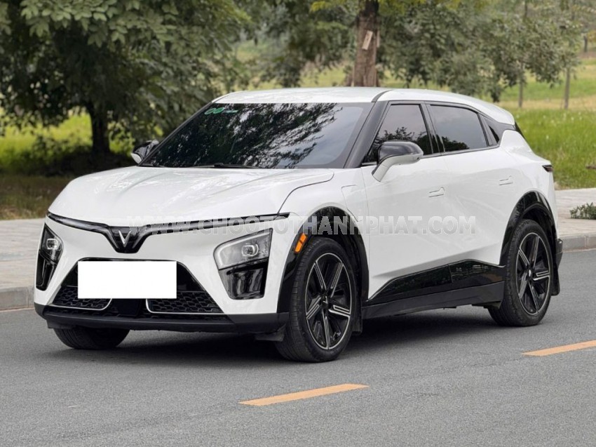 VinFast VF7 Plus AWD 2026