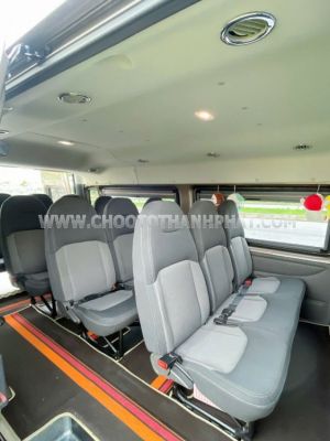 Xe Ford Transit Tiêu chuẩn 2022