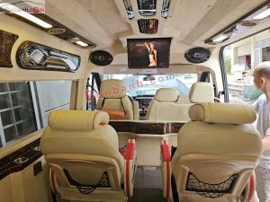 Xe Ford Transit Limousine 2017