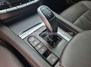 Xe VinFast Lux SA 2.0 Base 2.0 AT 2019