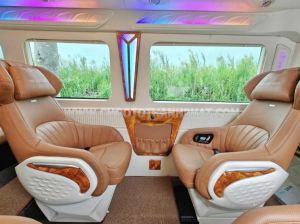 Xe Ford Transit Limousine 10S 2025