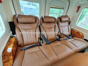 Xe Ford Transit Limousine 10S 2025
