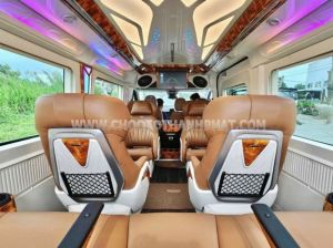 Xe Ford Transit Limousine 10S 2025