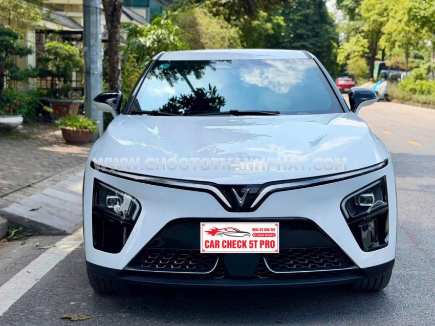 VinFast VF7 Eco